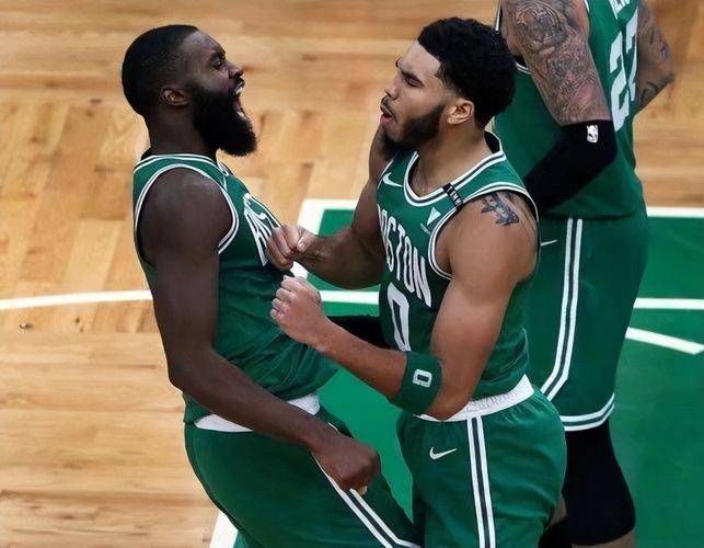 包含转折点！波士顿凯尔特人状态回暖，CBA常规赛冲刺阶段攻防权衡，气氛紧张，资深球员宣示担当的词条