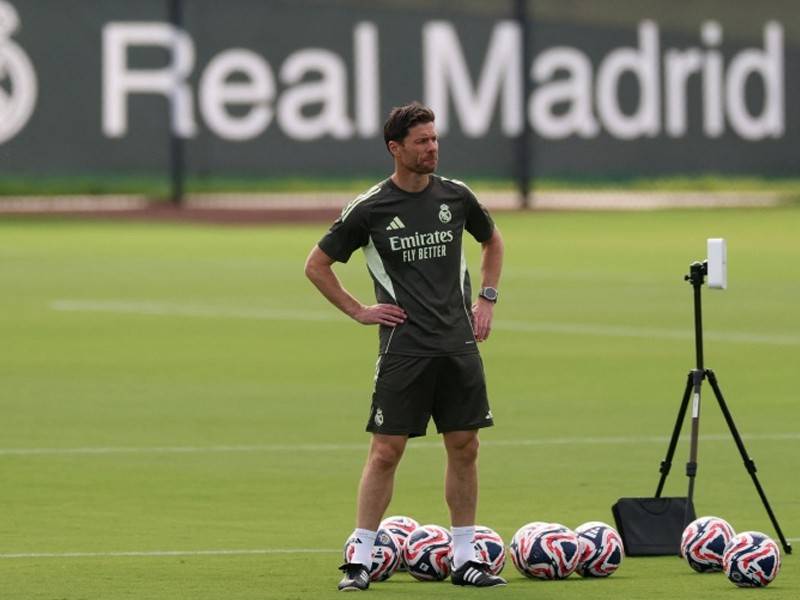 包含今晨英超焦点战；马德里竞技防线松动；底气十足；临场指挥获称赞的词条