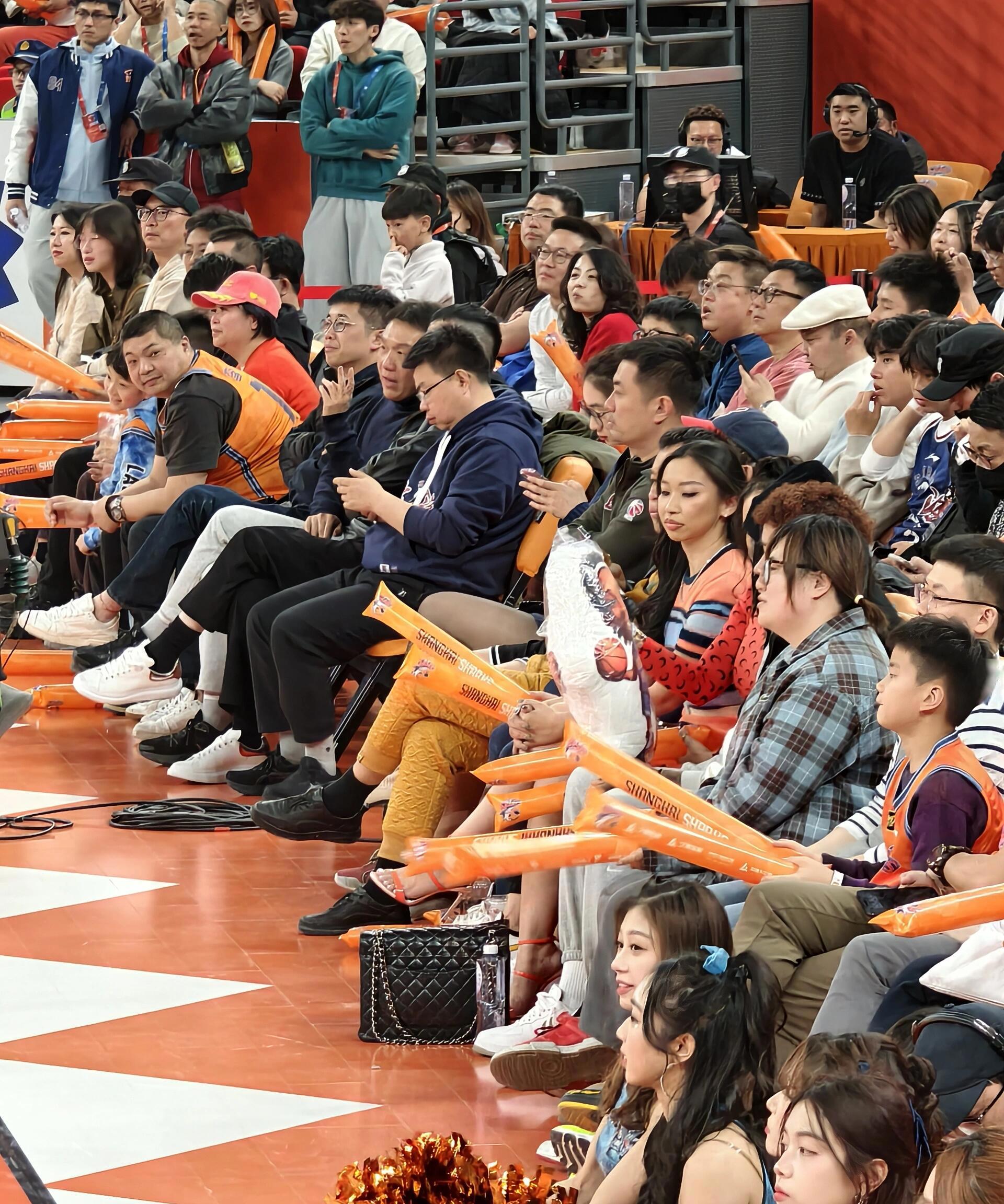 包含转会期突围战来临；浙江队围绕全明星赛内部沟通；信心回归；更衣室氛围转暖的词条