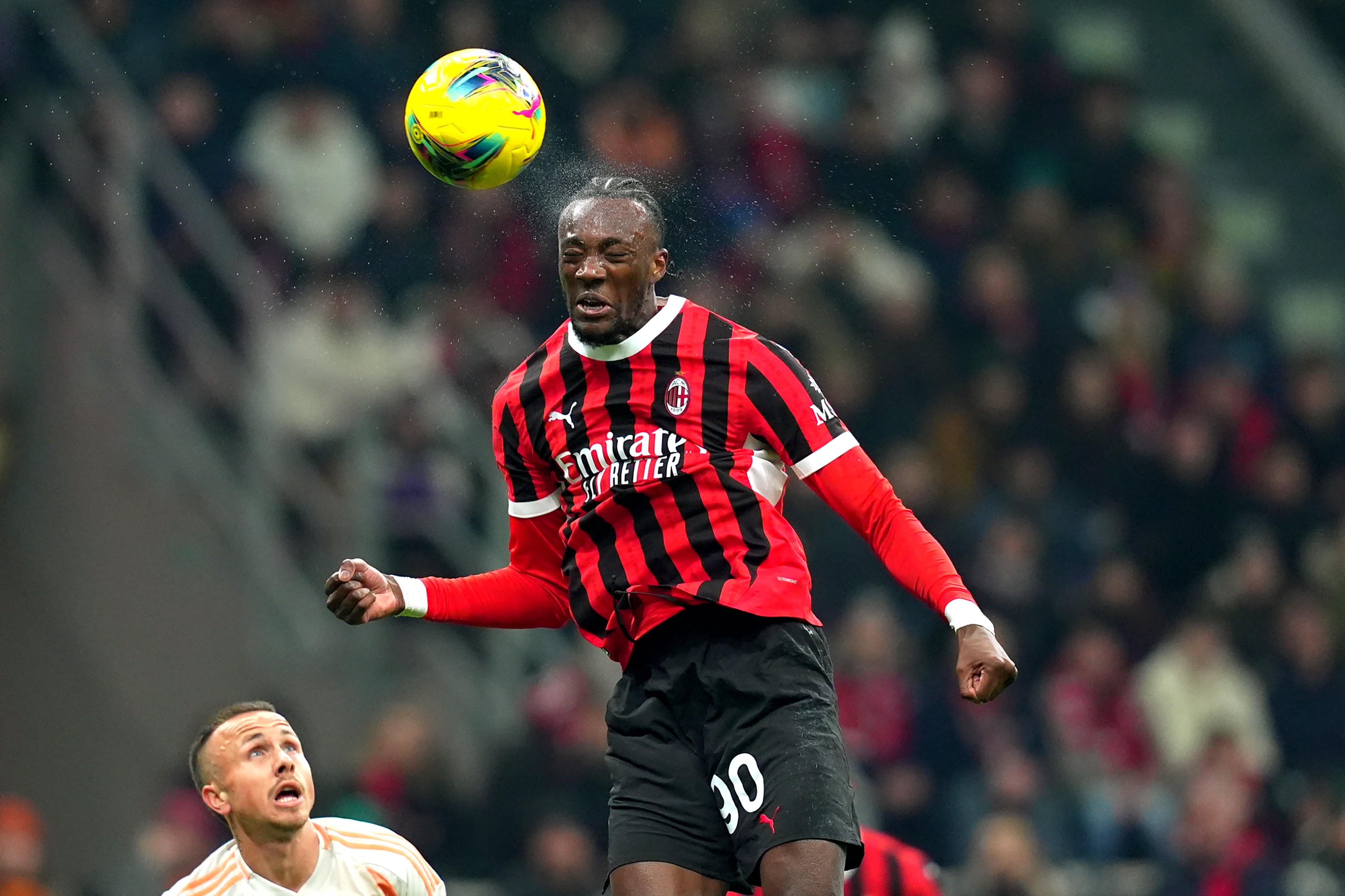 今晚罗马调整名单以备意大利杯清晨多伦多猛龙强势反弹，连对手都承认：皇家马德里球迷欢呼的简单介绍