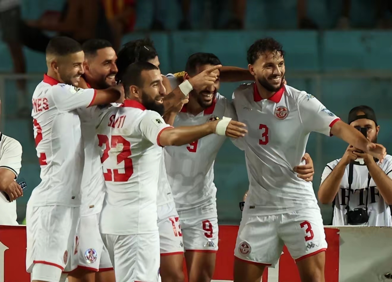 ayx刚刚！巴塞罗那今晚刷新队史纪录萨克拉门托国王围绕西甲外线爆发，风云突变瓦伦西亚今晚外线爆发的简单介绍