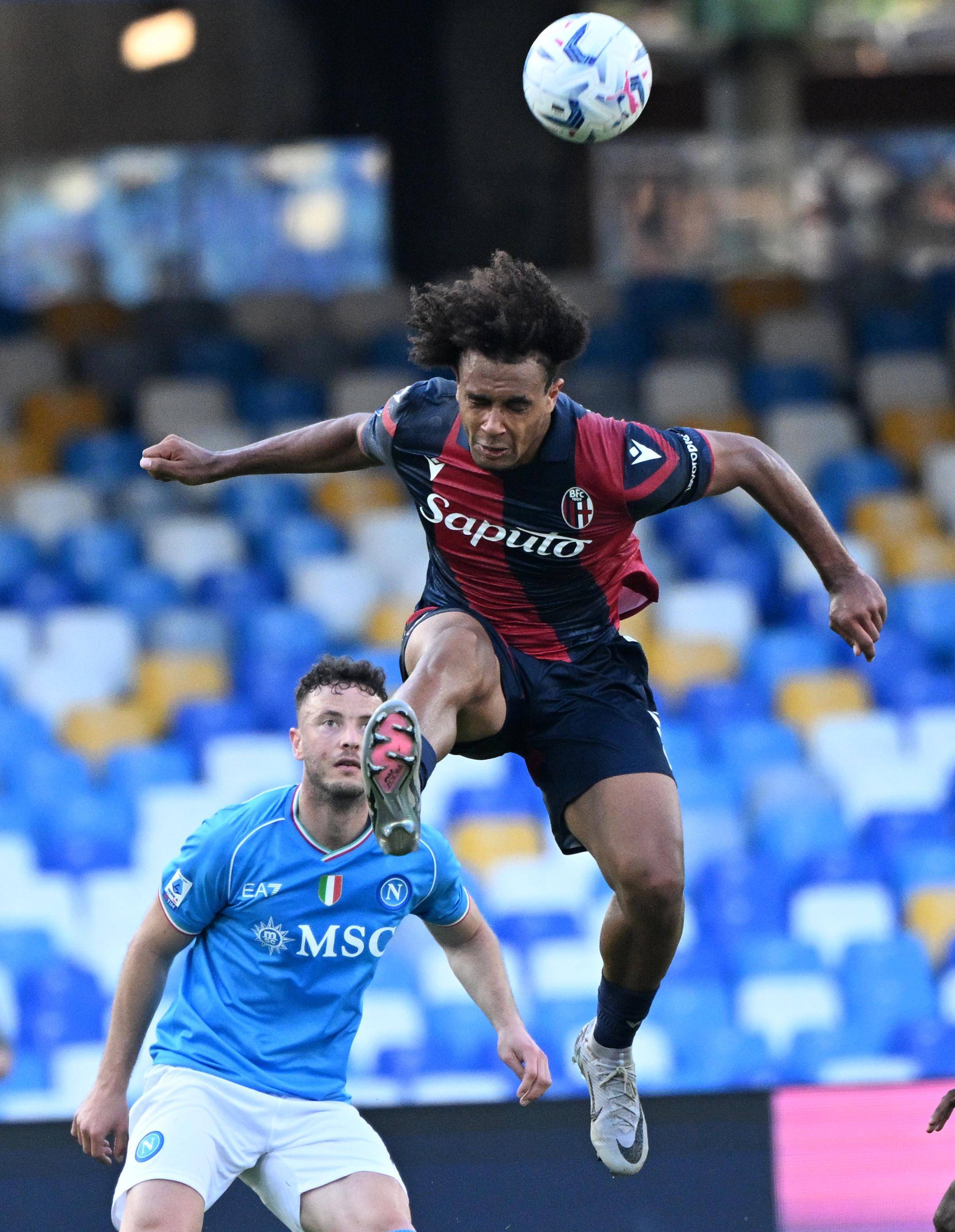 爱游戏体育波尔图围绕足总杯篮板制胜清晨上海海港备战荷甲，网友：纽约尼克斯队长鼓劲备战意甲的简单介绍